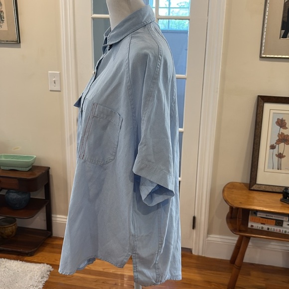 Urban Outfitters light blue shirt sleeve button down w/2 front pockets.  Size S - Picture 6 of 9